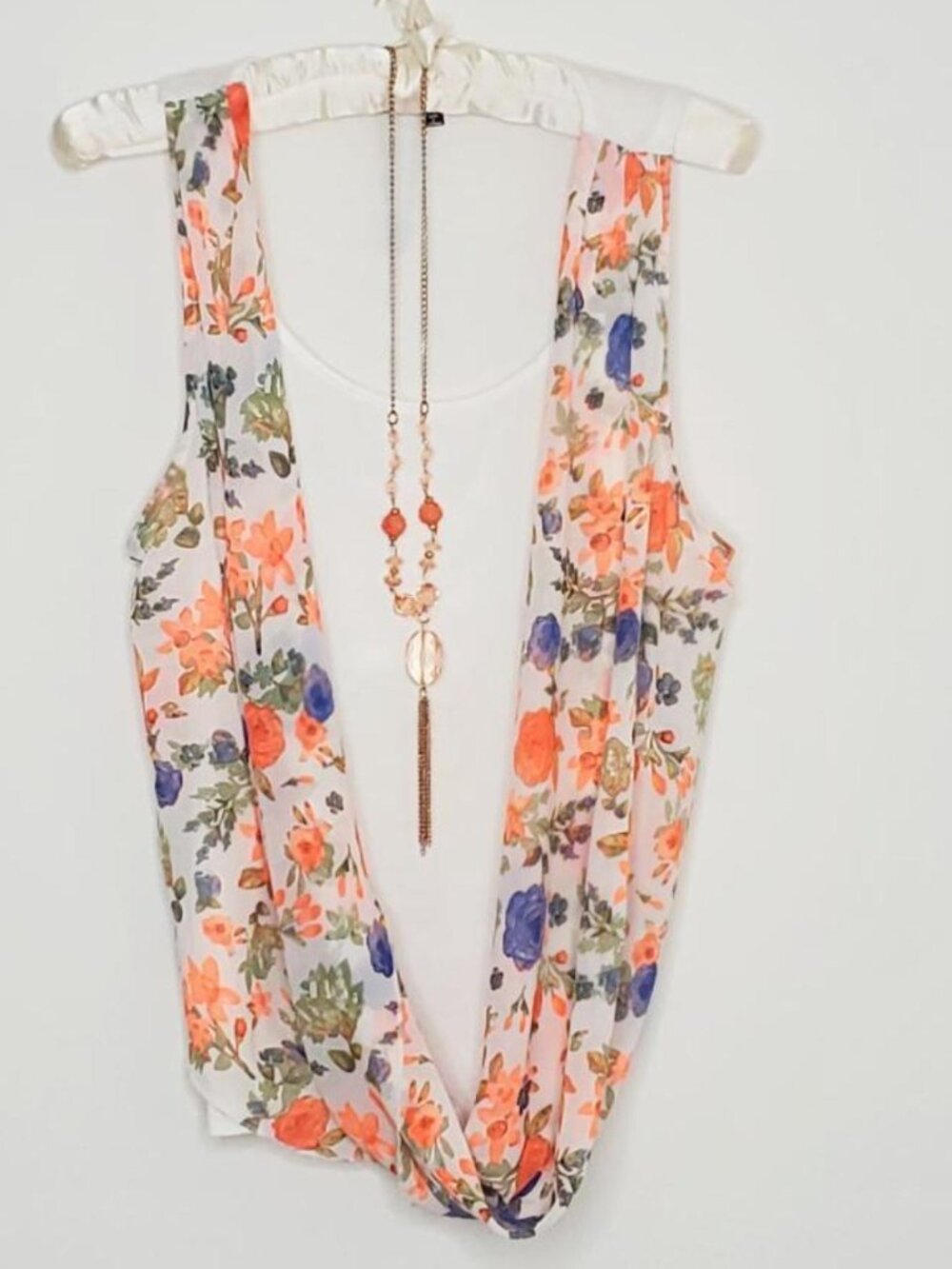 Gal Boss Floral Top with Necklace Size XL (Juniors)
